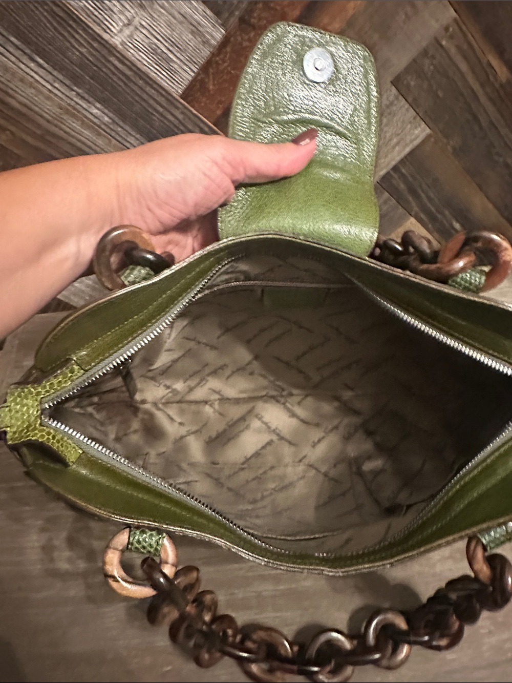 Salvatorre Ferragamo Green Embossed Leather Shoulder Bag - Picture 4 of 9